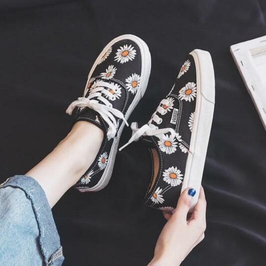 daisy sneakers